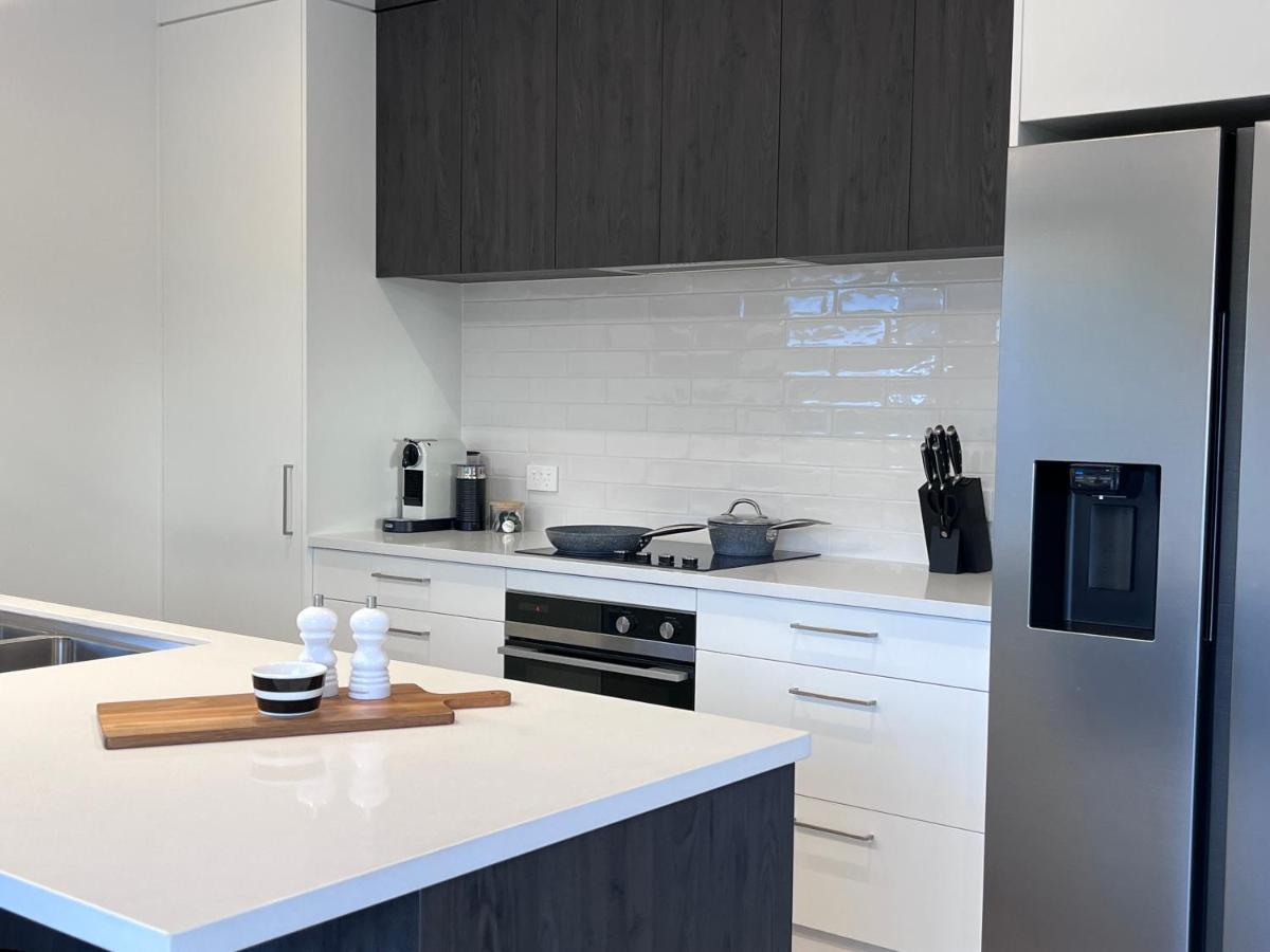 Luxury Villa, Central, Golf And Cafes - By Kosh Bnb Hamilton Exterior photo