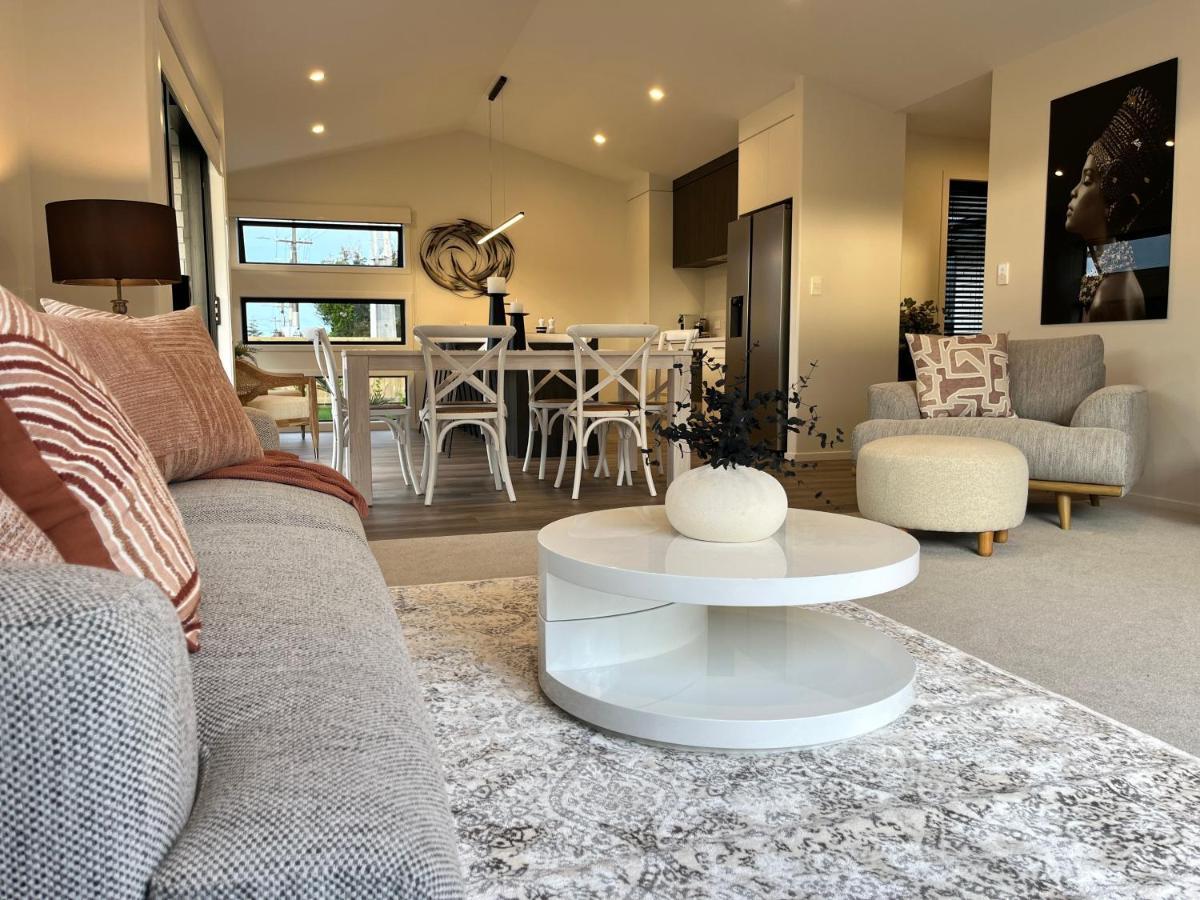 Luxury Villa, Central, Golf And Cafes - By Kosh Bnb Hamilton Exterior photo